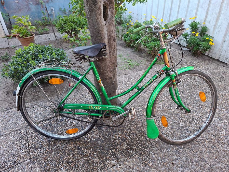 Biciclete antiga MAYAL por senhora