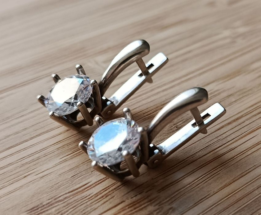 Серебряные серьги с крупными  фианитами