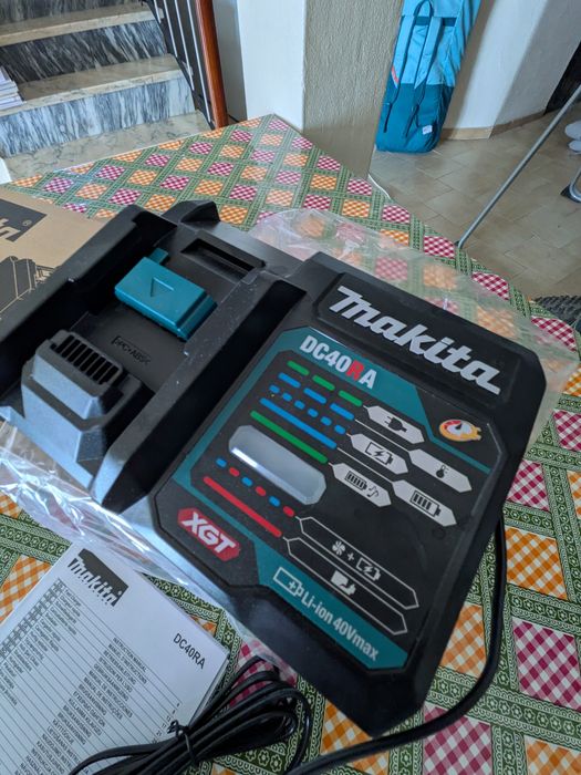 Makita DC40RA - Carregador