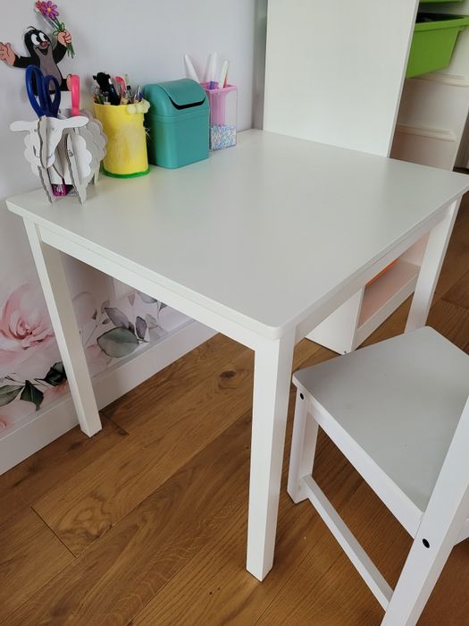 Stolik z krzesełkiem