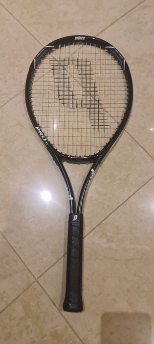 Raquete de tênis Prince TM16A-107 Arch Invader com capa. Punho Preto