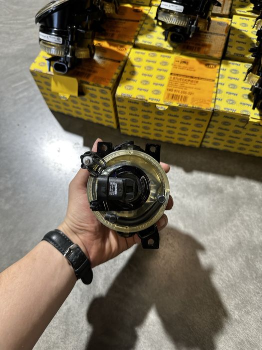 Туманка  противотуманки фара Sprinter W906 спрінтер HELLA в бампер