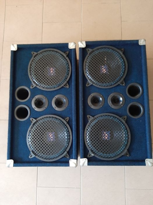 Glosniki o wymiarze 72x40x25