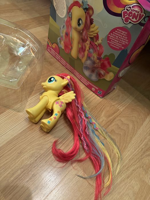 коллекционная фигурка My Little Pony — Пони-модница Флаттершай Делюкс из серии Rainbow Power от бренда Hasbro