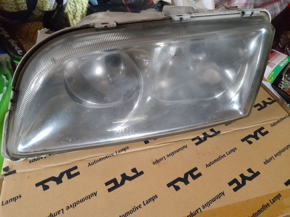 Optica esquerda Volvo v40