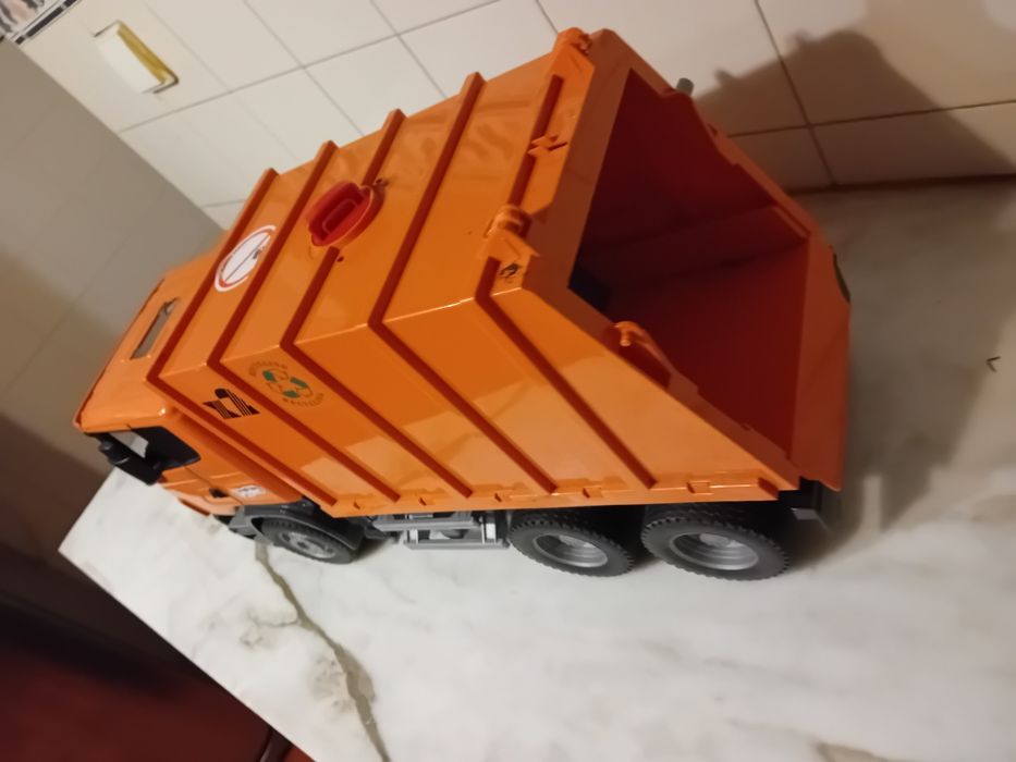 Camião Escala 1:16 ( Com Peça em Falta  )