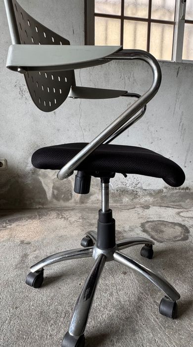 Secretária extensível- ajustável, prática e funcional + cadeira