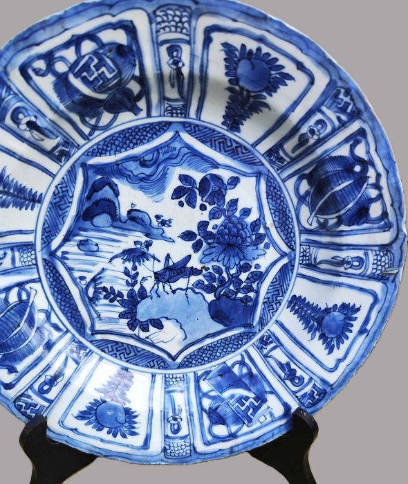 Prato em porcelana chinesa,
Século XVII (Período Ming Wanli).
