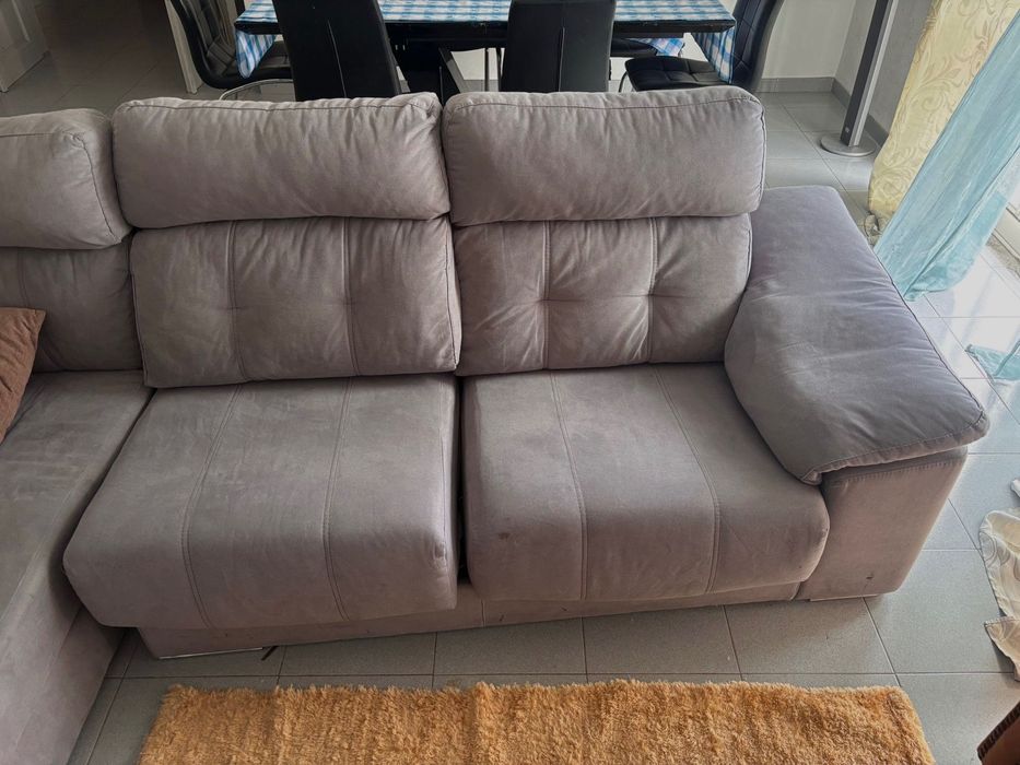 Sofá com chaise longue cinzento (usado)