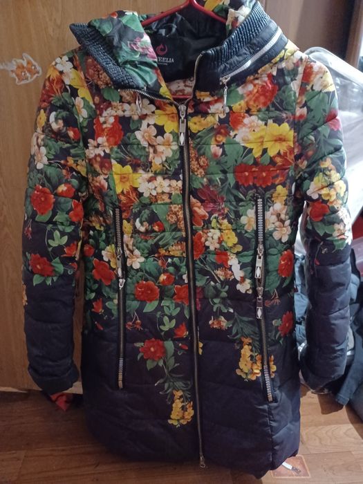 Куртка  на девочку  подростка