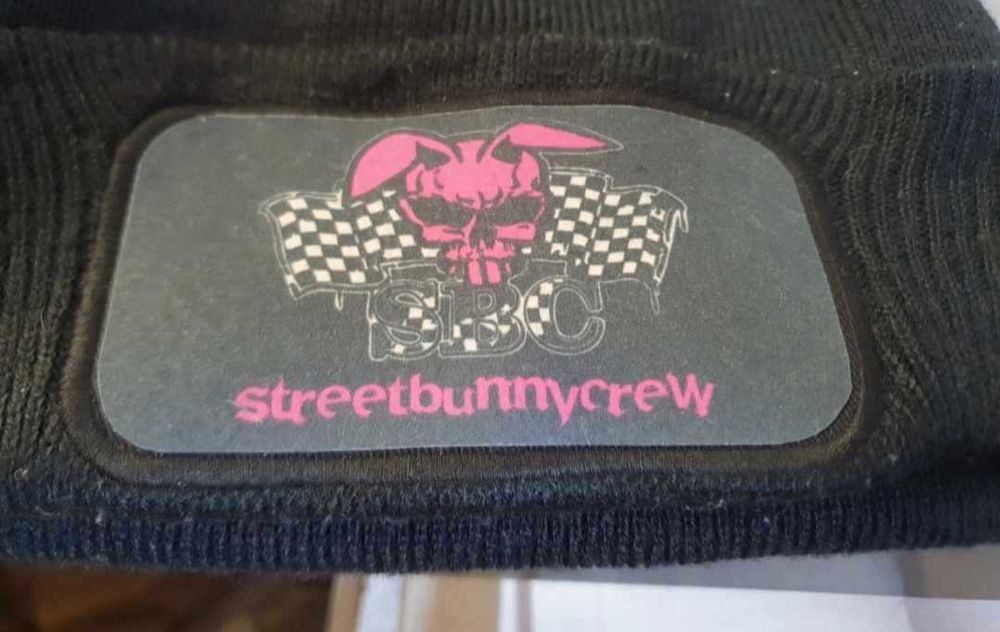 Czapka z dzianiny czarna Beechfield Street Bunny Crew