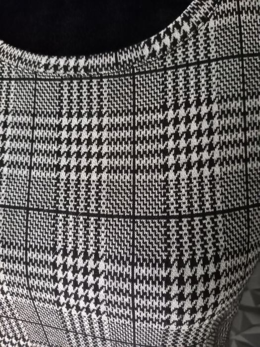 Sukienka tunika czarno biała krata pepitka marki Sinsay na rozmiar XL.