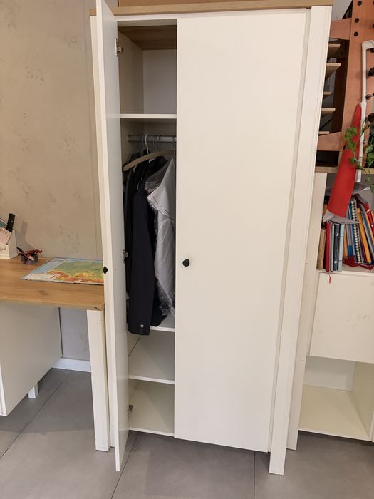 Meble do pokoju z łóżkiem