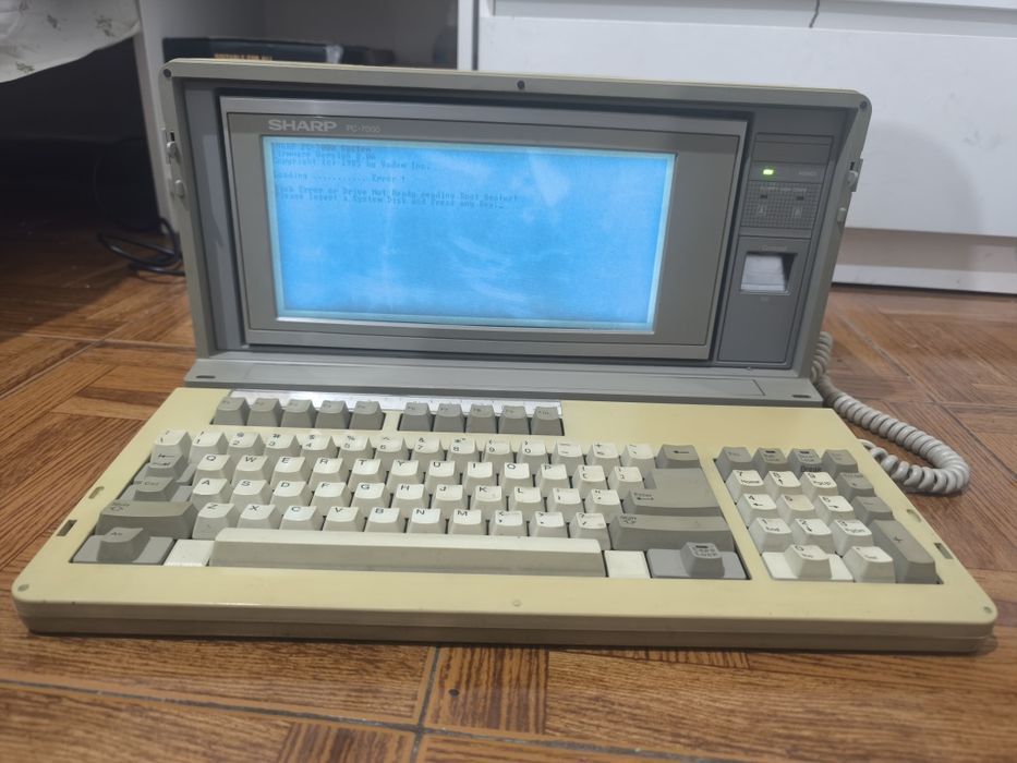 Sharp PC 7000 usado428960602622545922