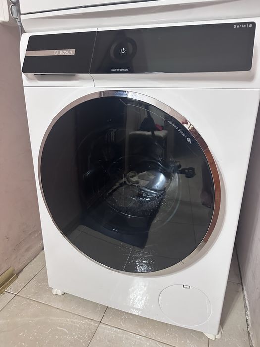Пральна машина повногабаритна Bosch Serie 8 WGB24401UA