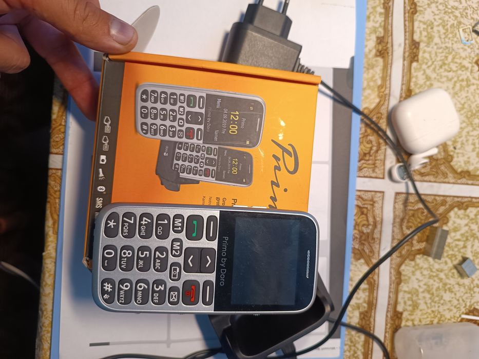 Кнопочний телефон Бабушкофон Primo 366