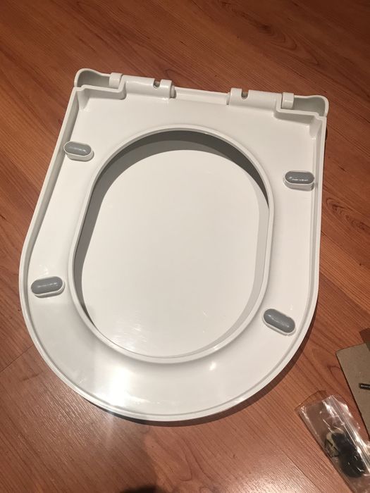 Tampa sanita em madeira lacada branco