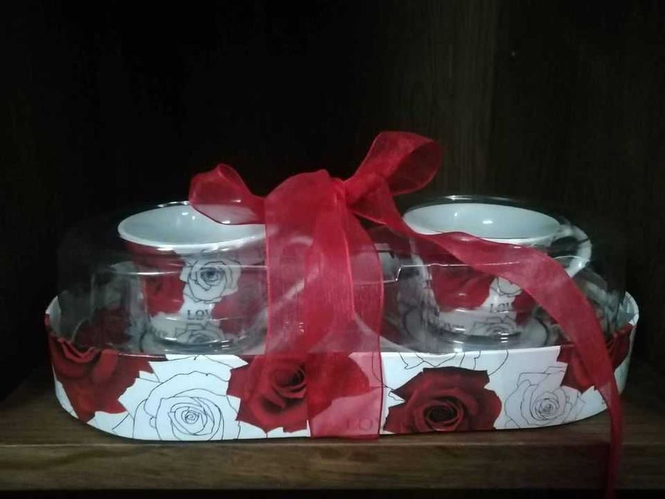 Par de chávenas românticas, em embalagem decorativa original