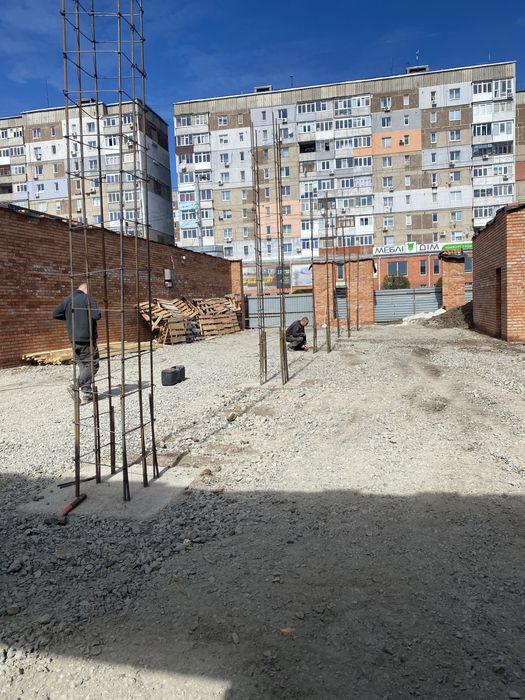 Монолітні роботи, бетон, фундамент, бут, опорні стіни колони армопояс.