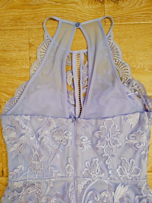 Сукня Lipsy London мереживна лавандового кольору