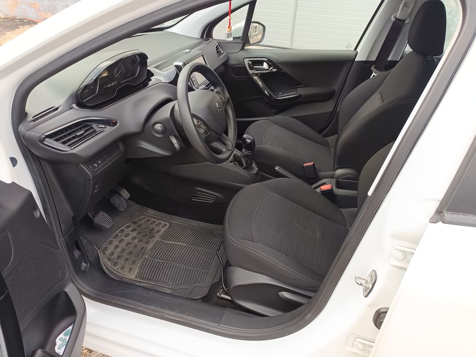 Peugeot 208 1.6 HDI 75cv