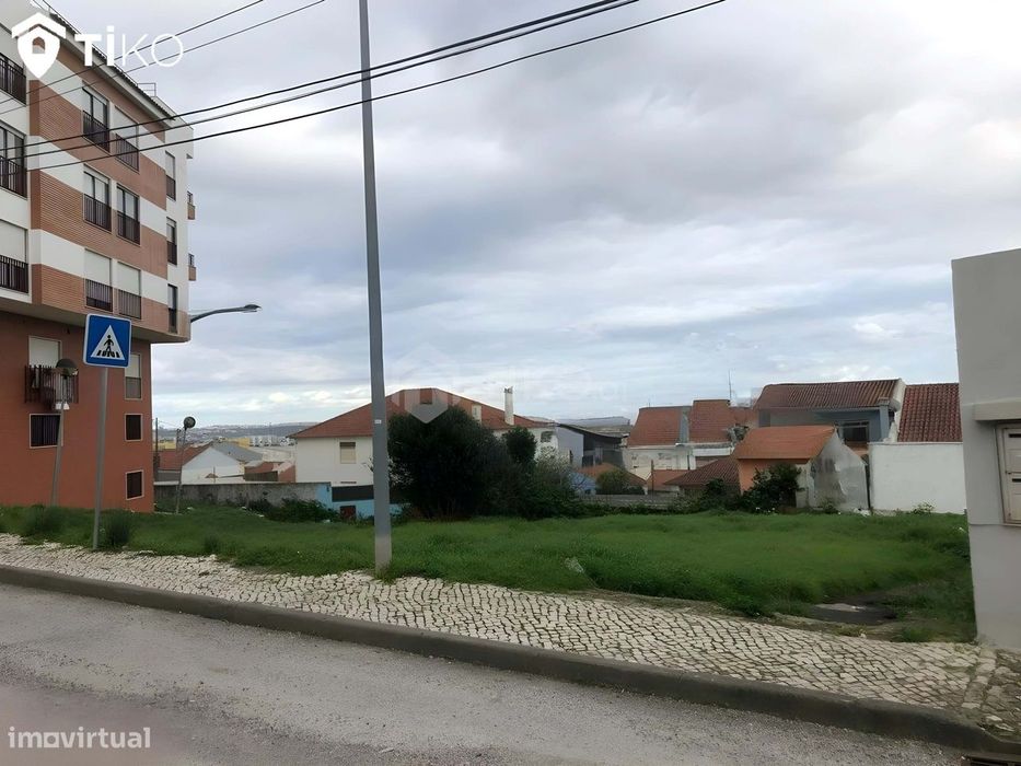 Terreno de 210m² para construção de 315m² - UBBO — Mina De Água, Lisboa