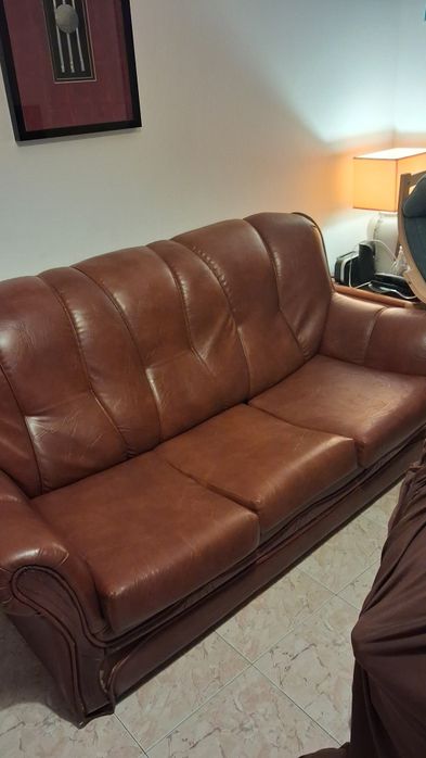 Sofá cama em pele excelente estado