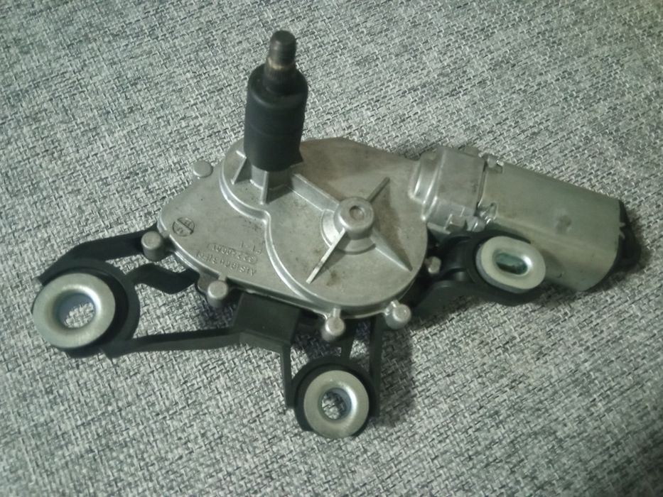 Редуктор заднего стекла шкода