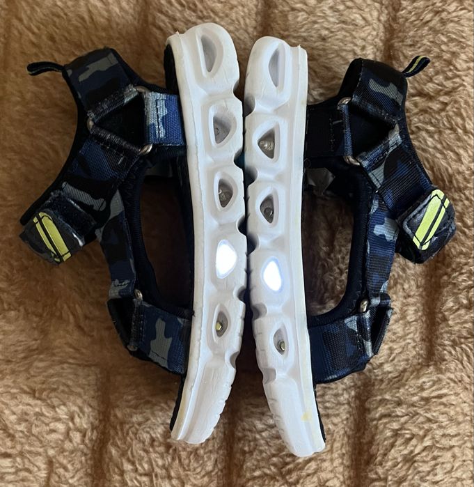 Sandalki VRS diody led i buty do wody 24 wkladki ok 15 cm.
