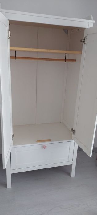 Roupeiro para quarto de bebé