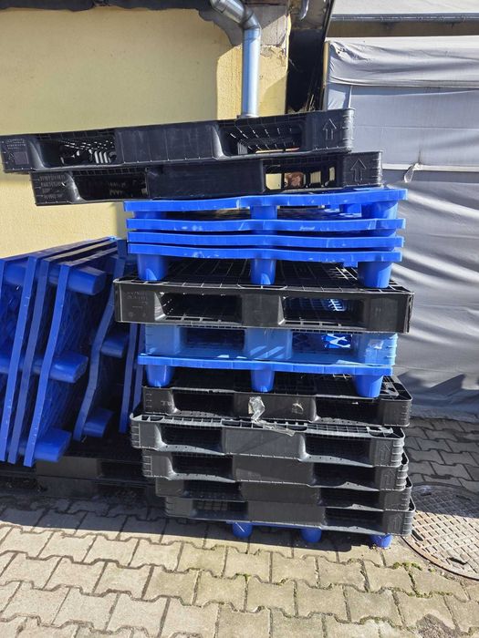 Palety plastikowe używane czarne/niebieskie