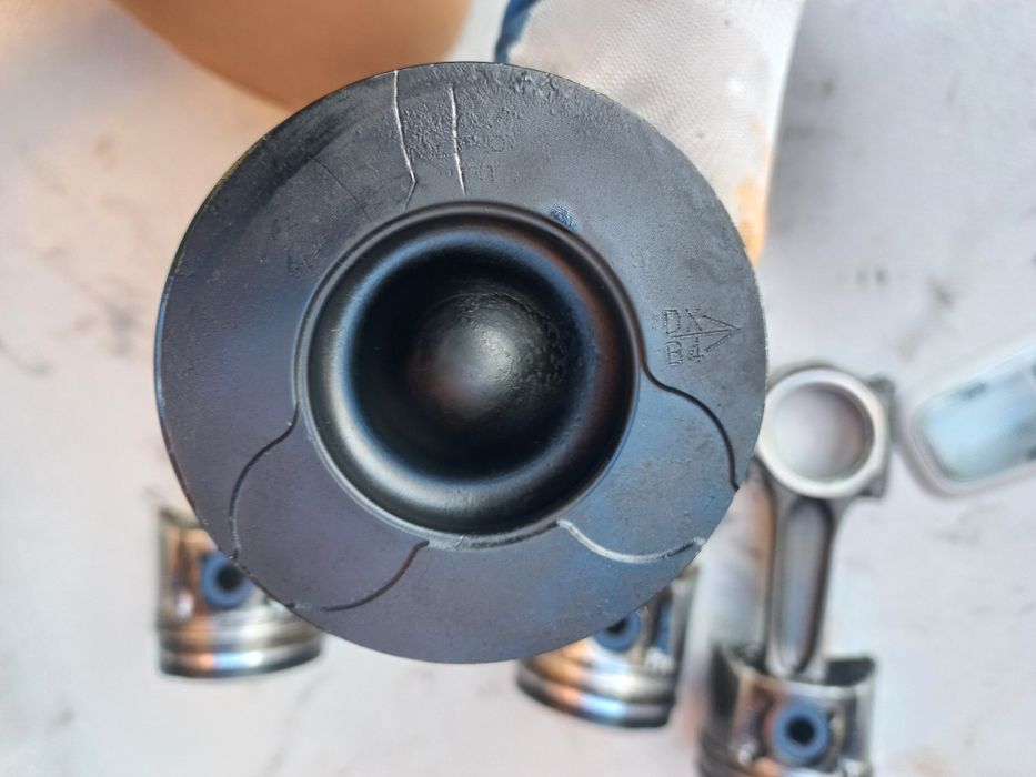 Tłok z korbowodem ford 2.0tdci  783