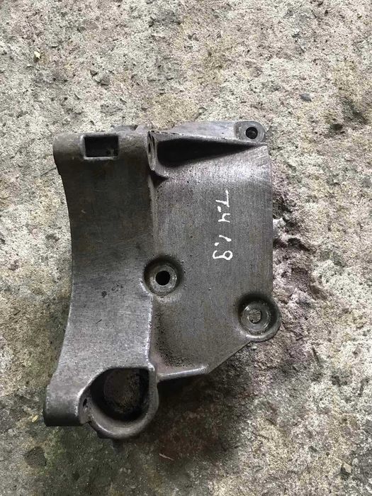 Кронштейн генератора Фольксваген Т-4 1,9 TDI