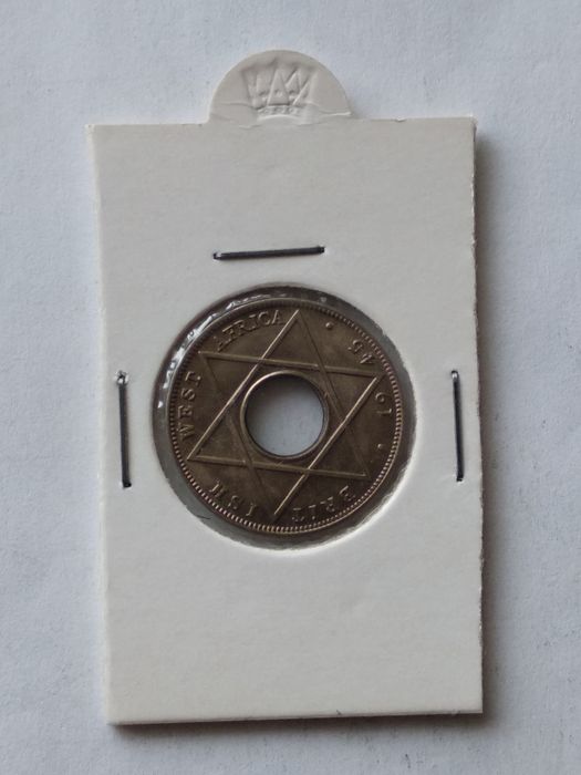 Старинная монета, Британская Западная Африка 1/10 пенни 1945 г.