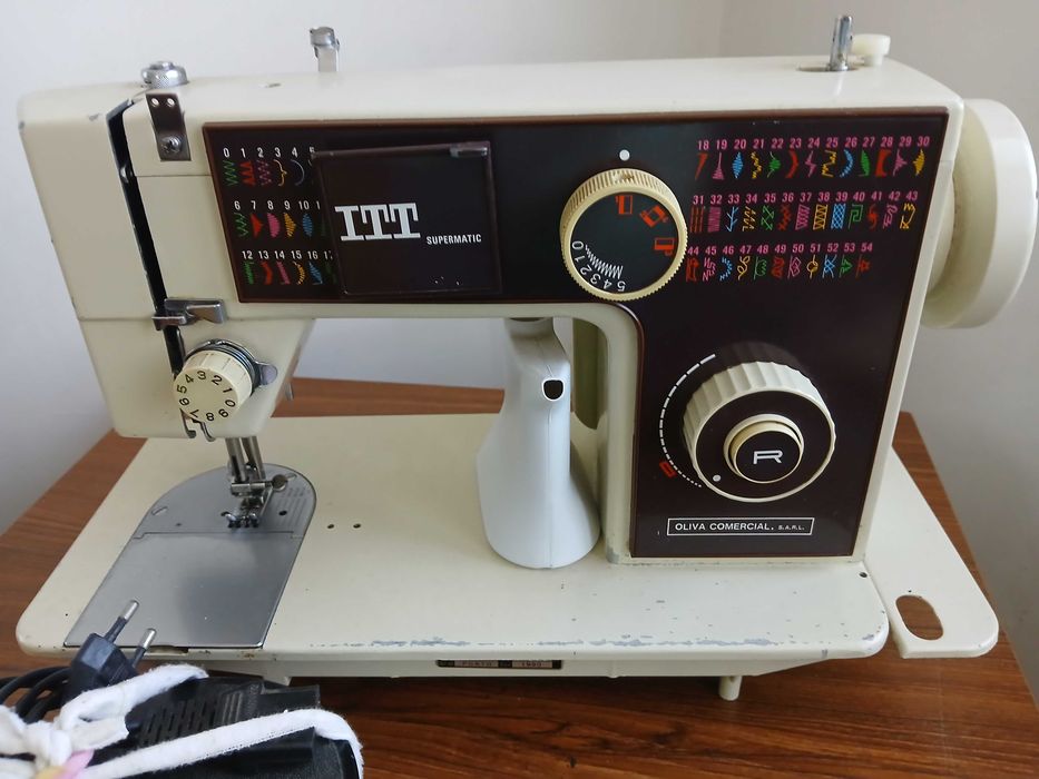 Maquina costura com móvel