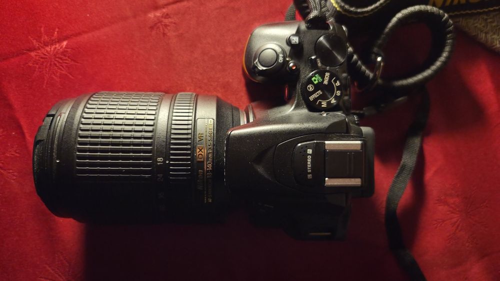 Nikon D5600 + AF-S Nikkor 18-140mm