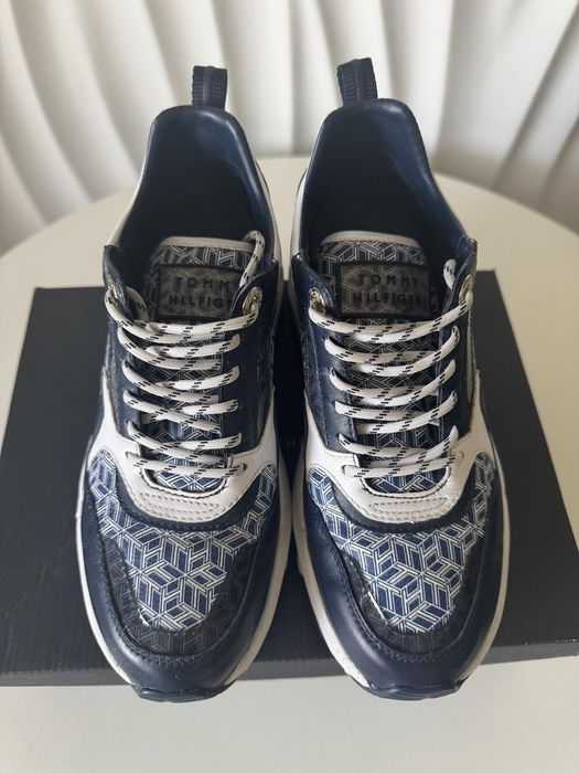 Жіночі шкіряні кросівки Tommy Hilfiger  38 розмір