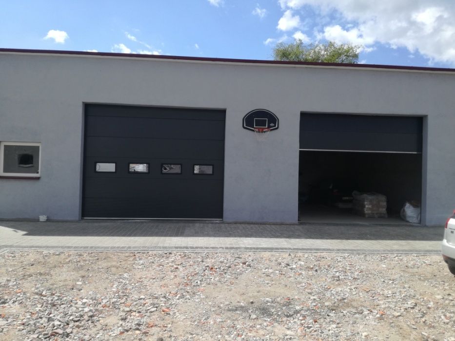 OD RĘKI  Brama przemysłowa segmentowa 3x3m ANTRACYT bez drzwi i okien