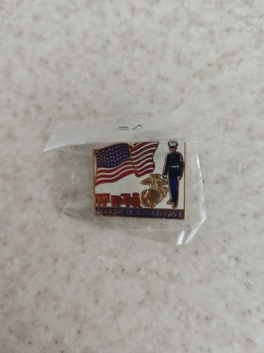 Продам Значок Мarine Corps Reserve - Toys for Tots (США)