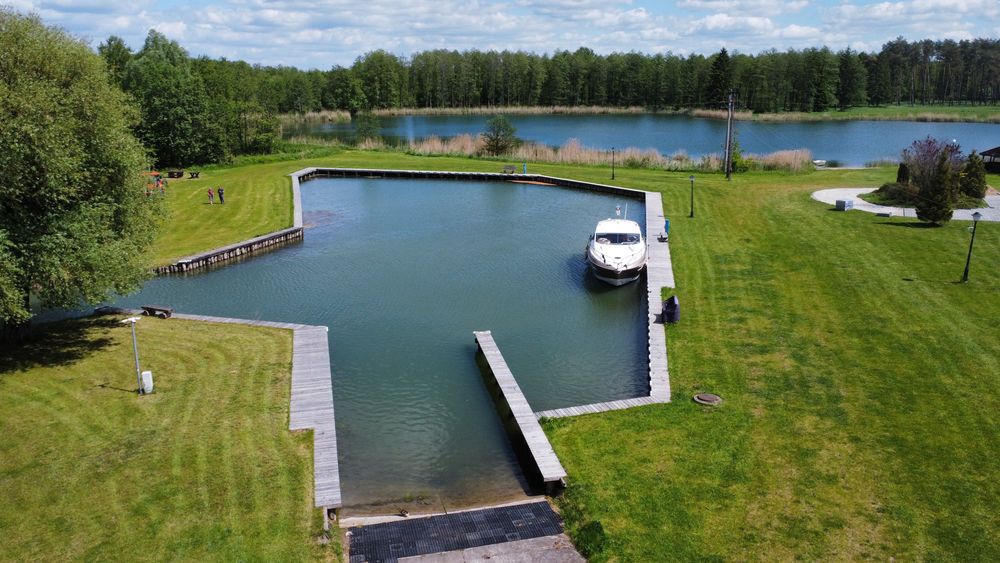 Budowa pomostów, wbijanie pali, kafar, umocnienia brzegów,