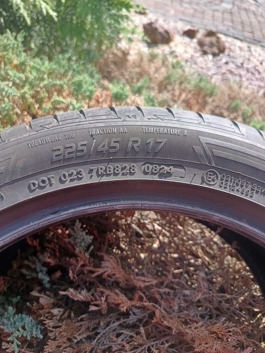 Sprzedaję dwie opony 225/45/R17.