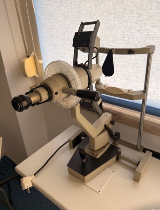 Equipamento de consultório de Oftalmologia