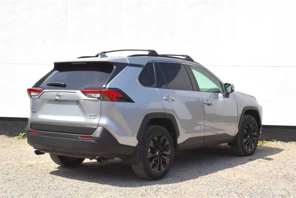 Toyota RAV4 XLE Premium      2024