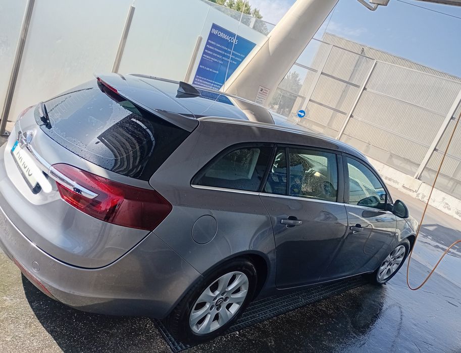 Vendo opel insigna sports tourer com 230000km  caixa automatica  motor 1.6 CDTI  136CV