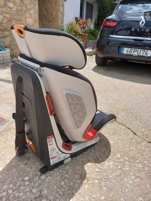Cadeira-auto Chicco com ISOFIX 9kg-36kg com pouco uso