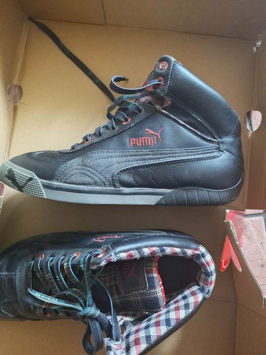 Damskie sportowe buty Puma.