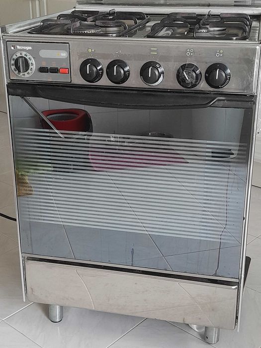Fogão a gás marca tecnogas com forno e 4 bicos