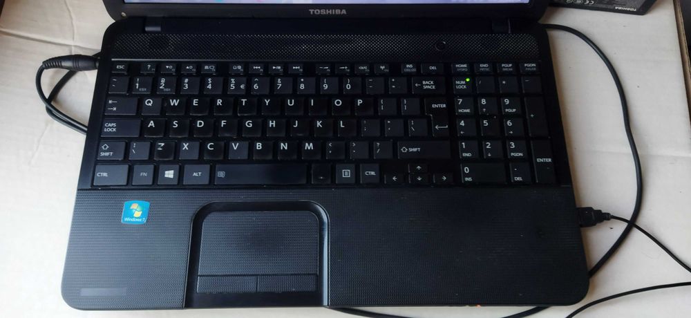 Laptop Netbook Toshiba Satellite C850-12R  Windows 7 MAT
