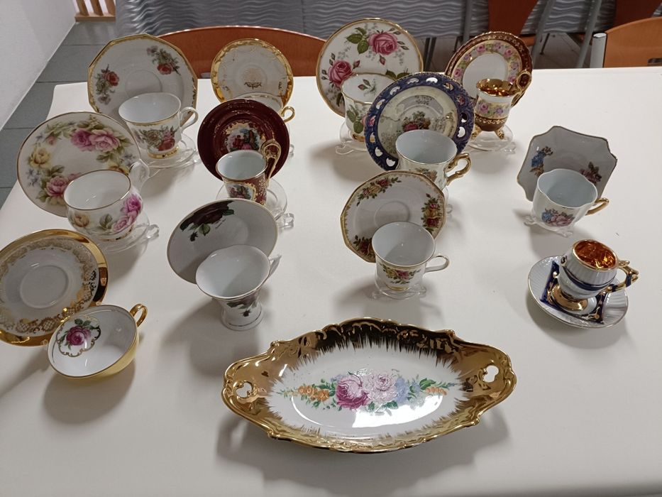 Conjunto de chávenas e pires