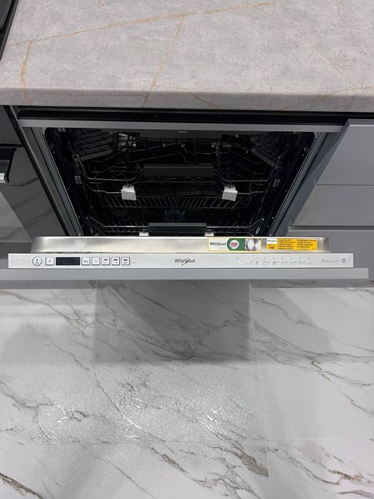 Продаж 2к квартири в центрі міста, вигляд на парк. Новий ремонт